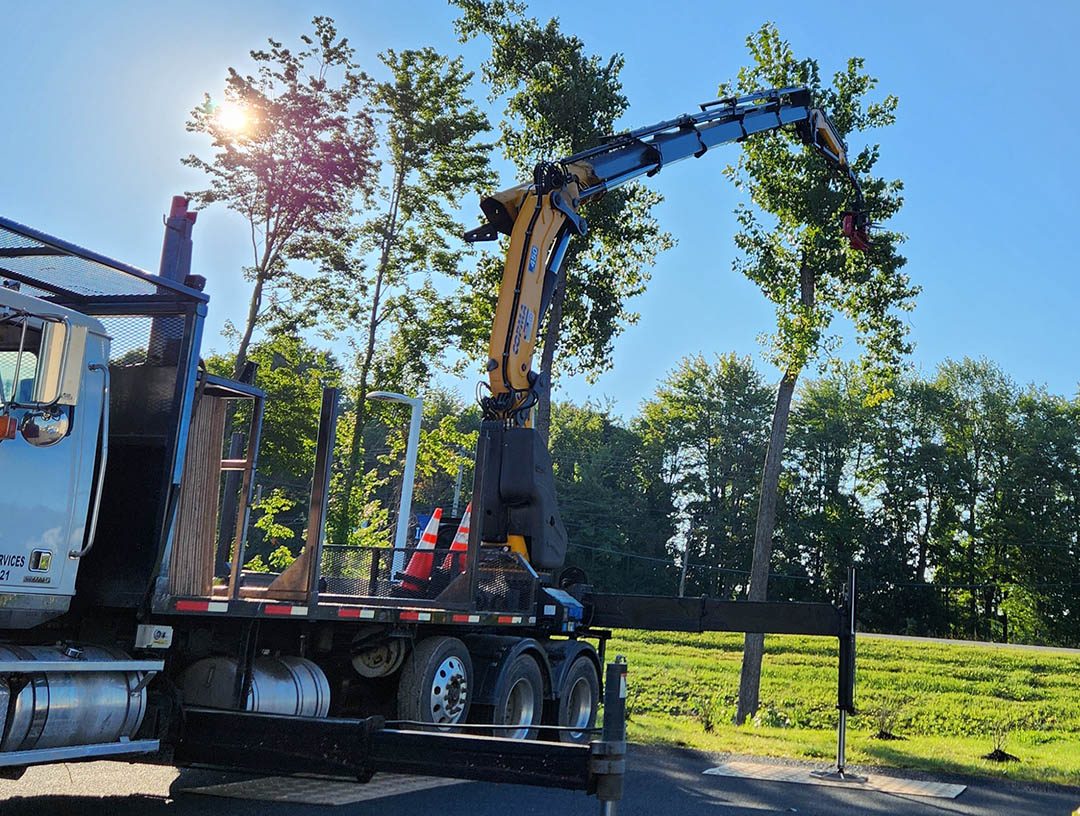 Grapplesaw truck